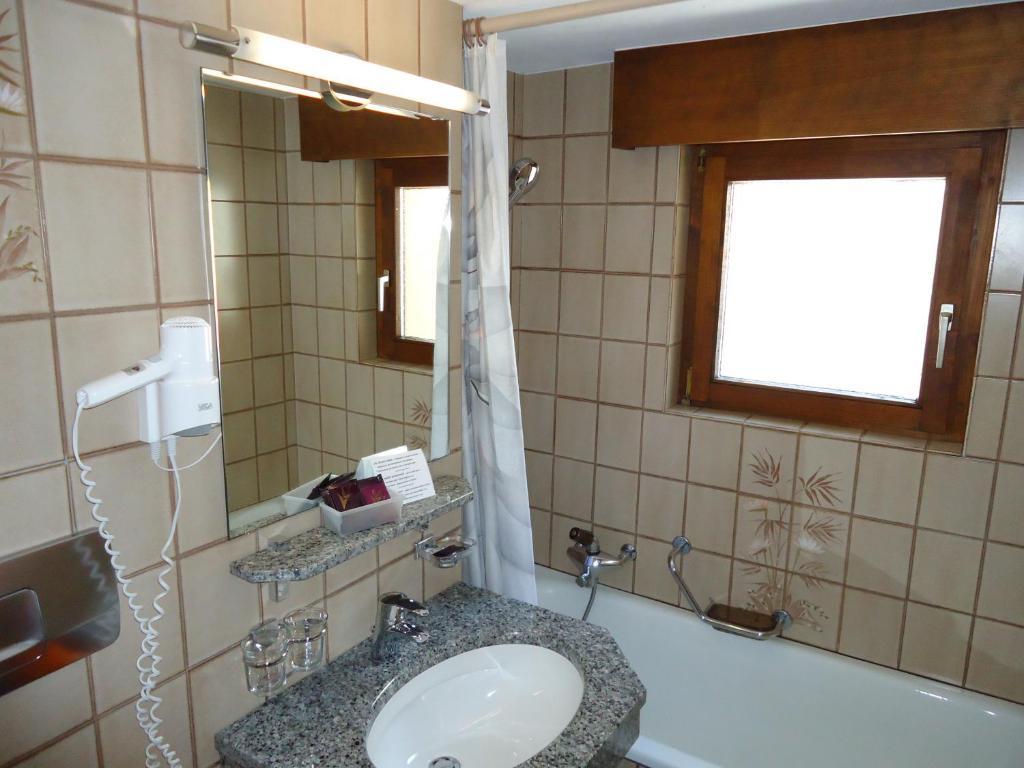 Hotel Monte-Moro Saas-Almagell ภายนอก รูปภาพ